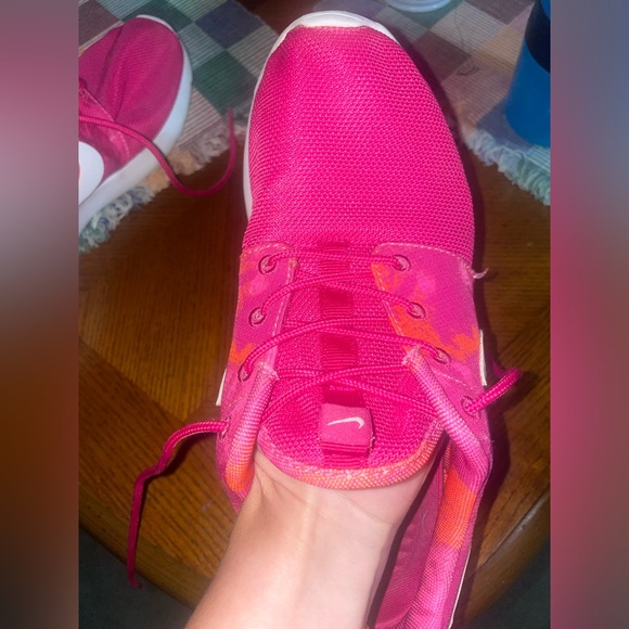 Pink Nikes - Picture 12 of 16